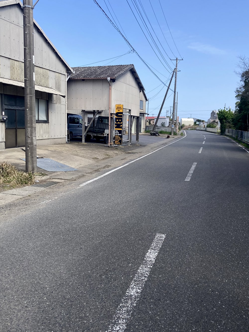 NEXiES 株アーバンインテリア 様（袖看板）